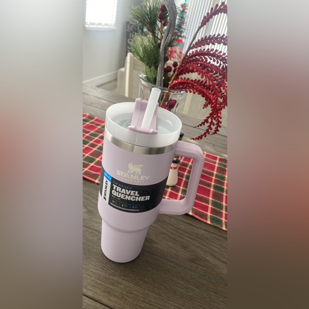 🎄Stanley 40 ounce tumbler w/straw🎄purple🎄
